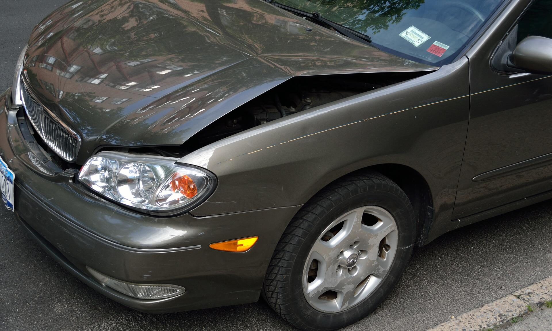 cropped-crashed-car-2727666_1920.jpg